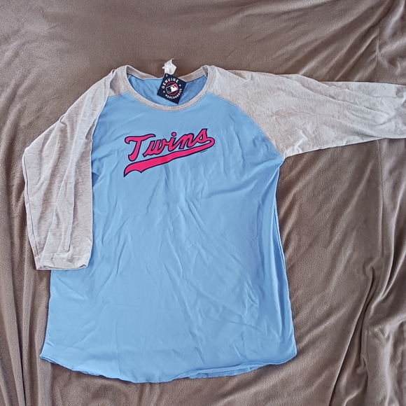 Script Twins raglan sleeve shirt - Picture 2 of 3